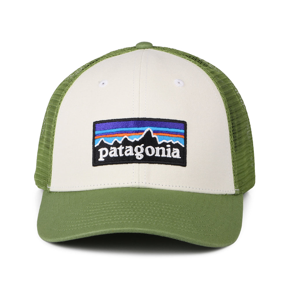 Patagonia P-6 Logo LoPro Trucker Cap aus organischer Baumwolle - Cremeweiß-Olivgrün