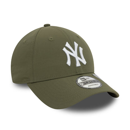 New Era 9FORTY New York Yankees Baseball Cap - MLB Recycled - Olivgrün-Weiß