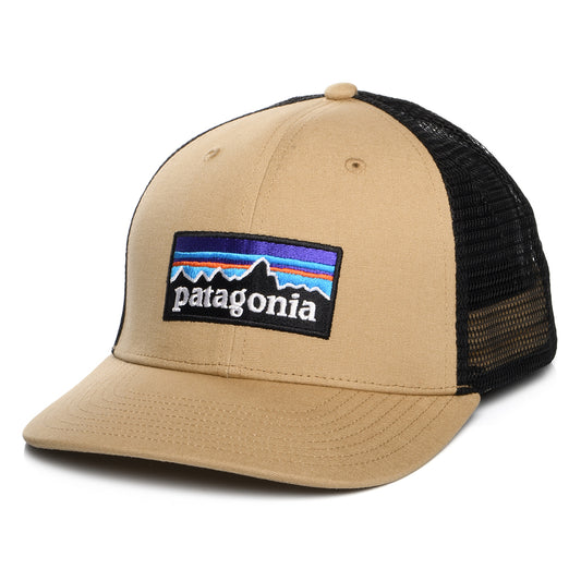 Patagonia P-6 Logo Trucker Cap aus organischer Baumwolle - Hellbraun-Schwarz