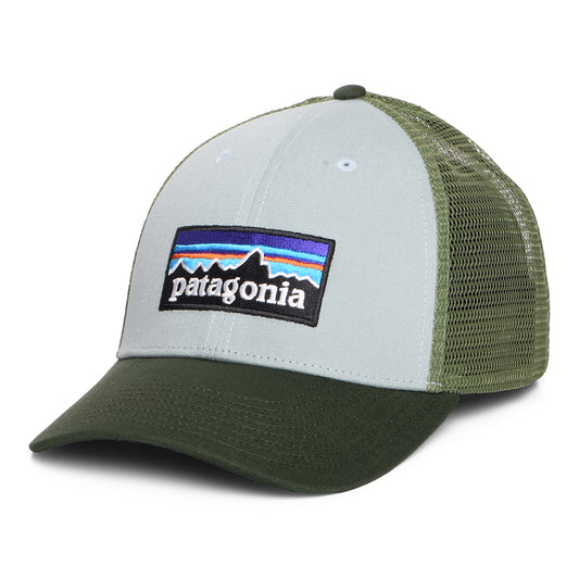 Patagonia P-6 Logo LoPro Trucker Cap aus organischer Baumwolle - Hellblau-Waldgrün