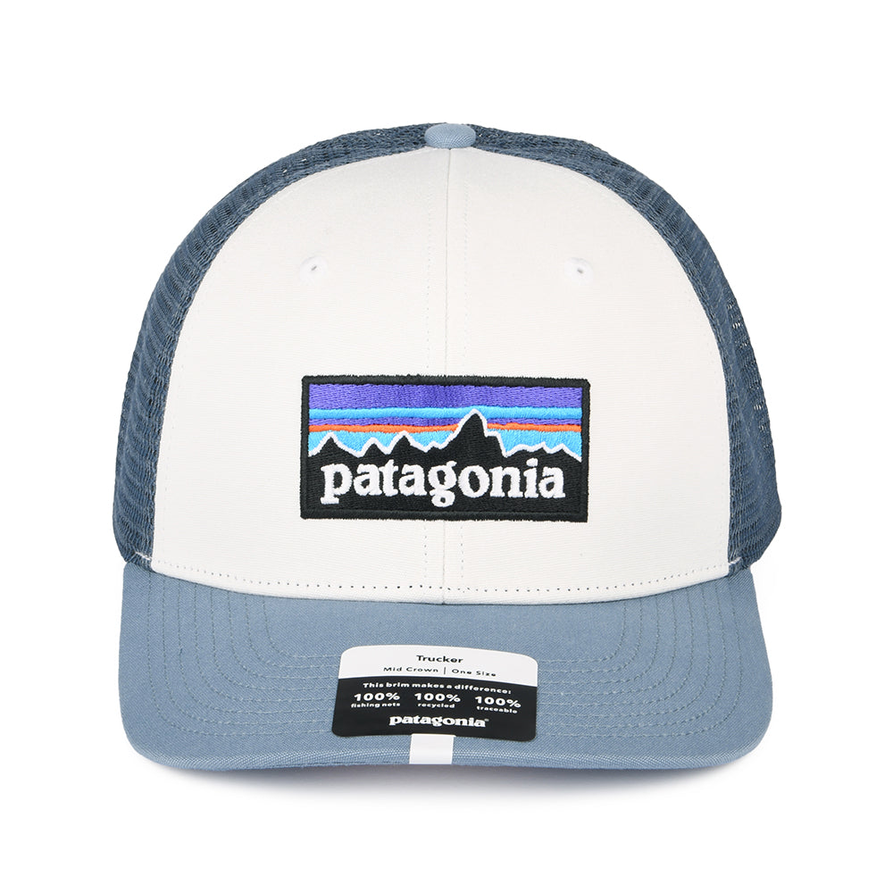 Patagonia P-6 Logo Trucker Cap aus organischer Baumwolle - Weiß-Rauchblau