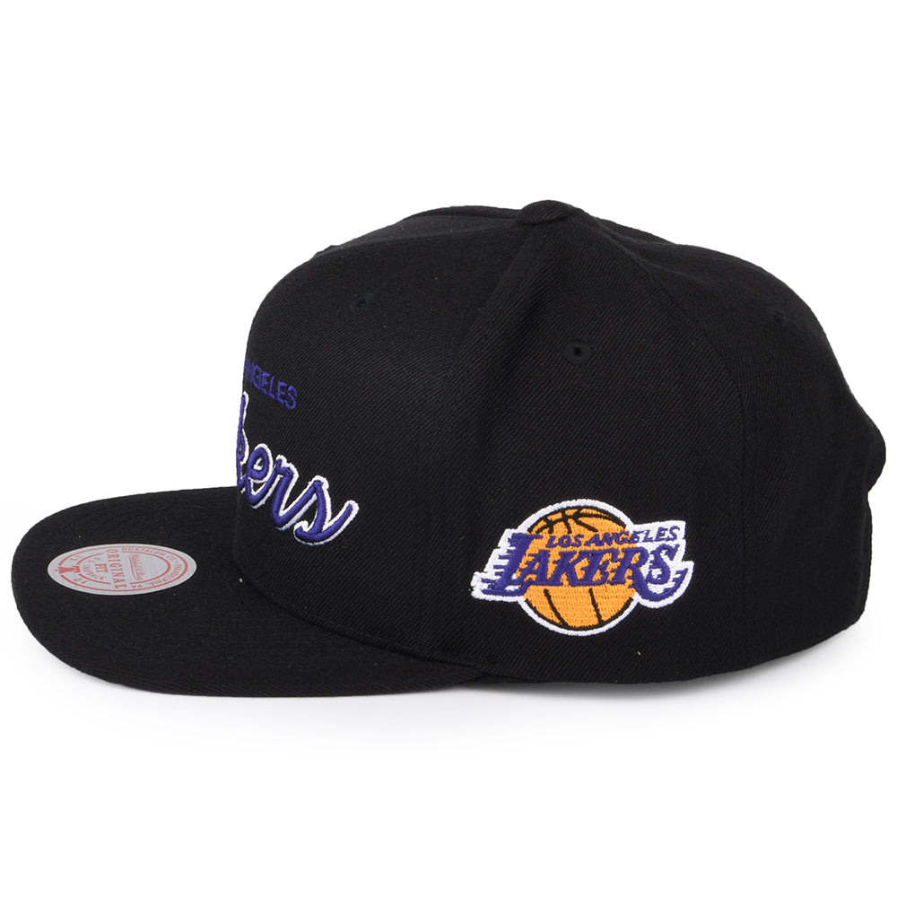 Mitchell & Ness L.A. Lakers Snapback Cap - NBA Foundation Script - Schwarz