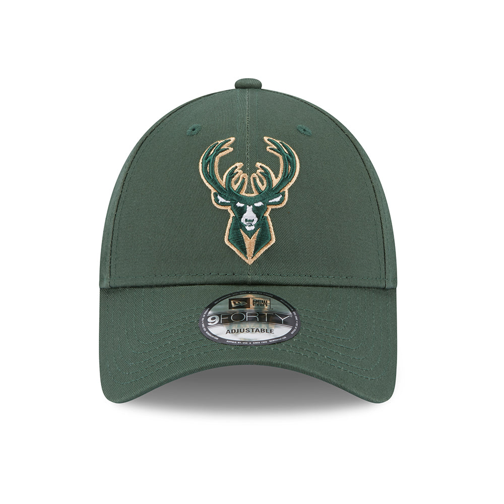 New Era 9FORTY Milwaukee Bucks Baseball Cap - NBA Team Side Patch - Grün